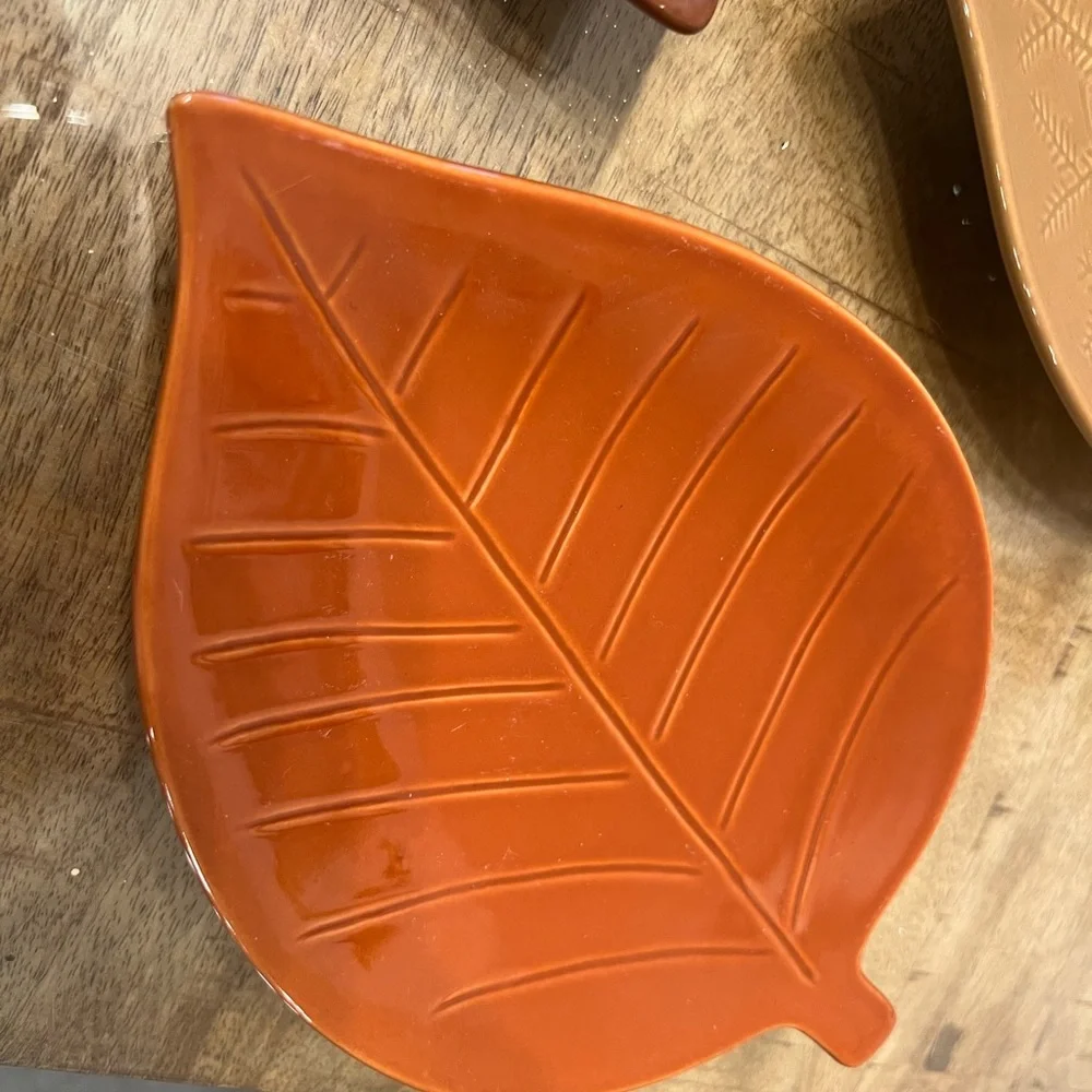 Set of 4 Leaf-Shaped Decorative Plates
